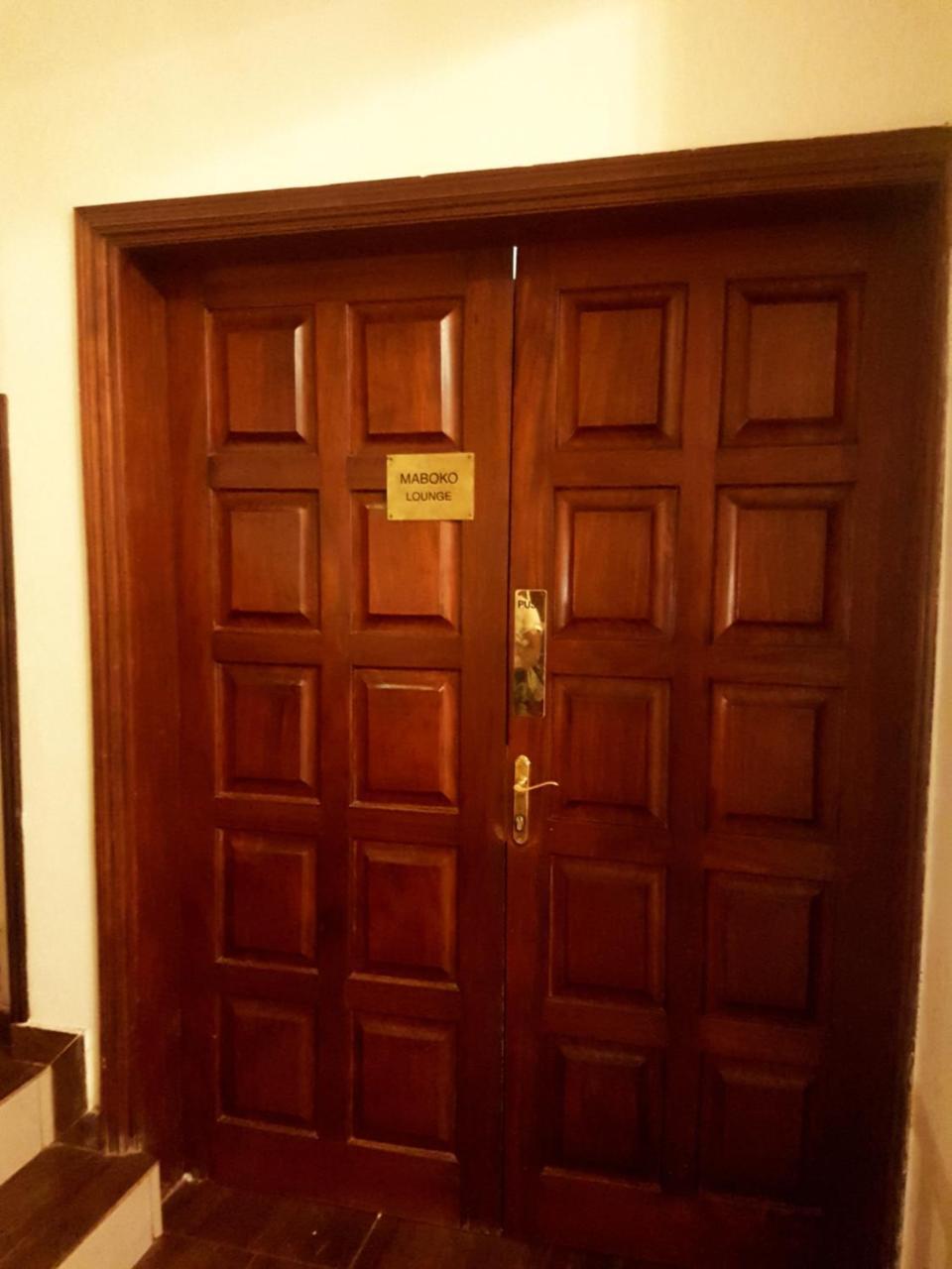 The Vic Hotel キスム エクステリア 写真