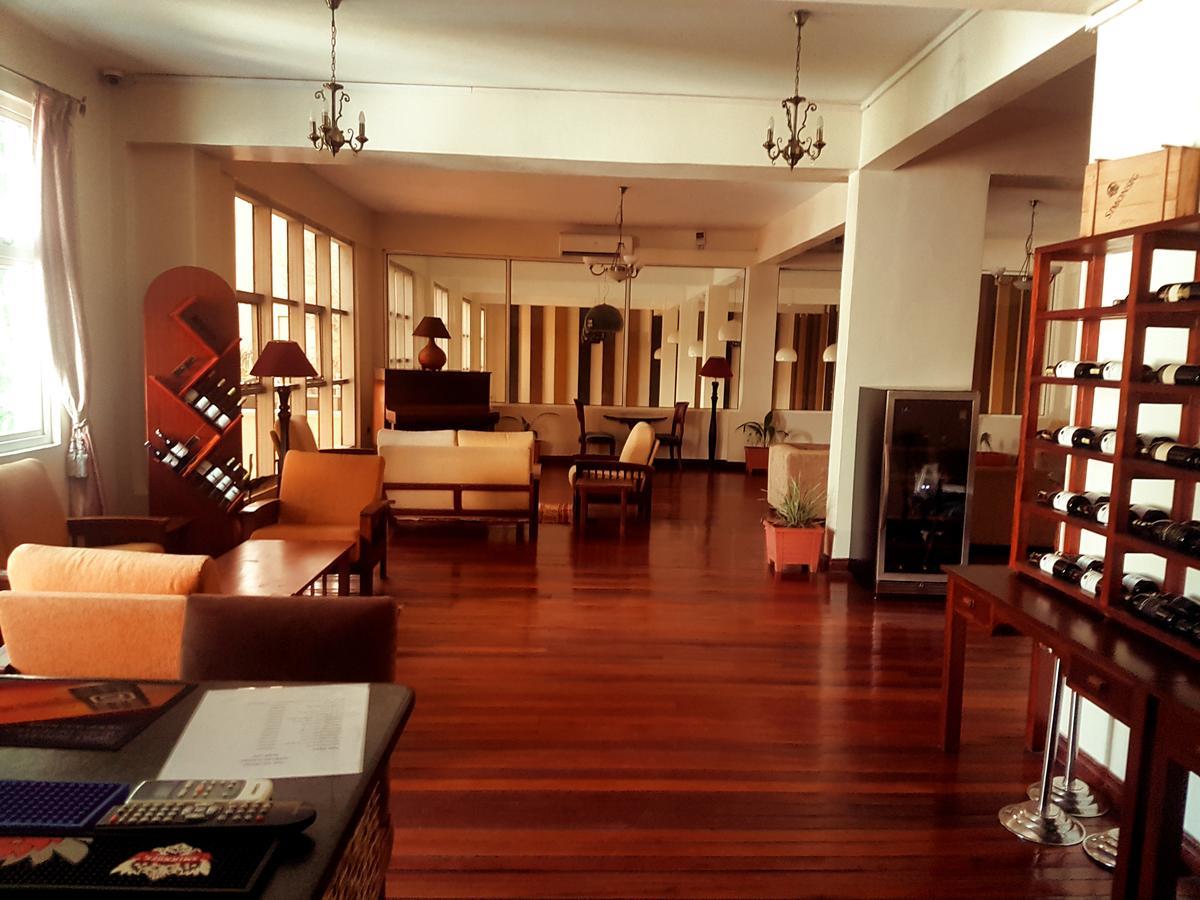 The Vic Hotel キスム エクステリア 写真